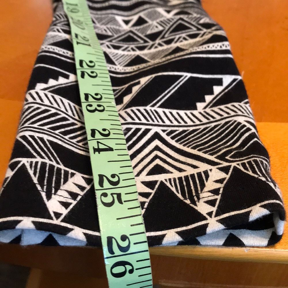 Victoria’s Secret Aztec Leggings - Picture 8 of 8